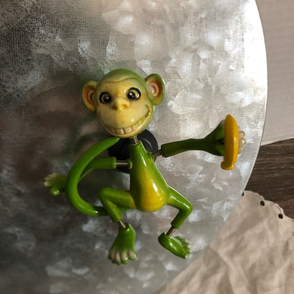 Vtg Moving Green Monkey Magnet